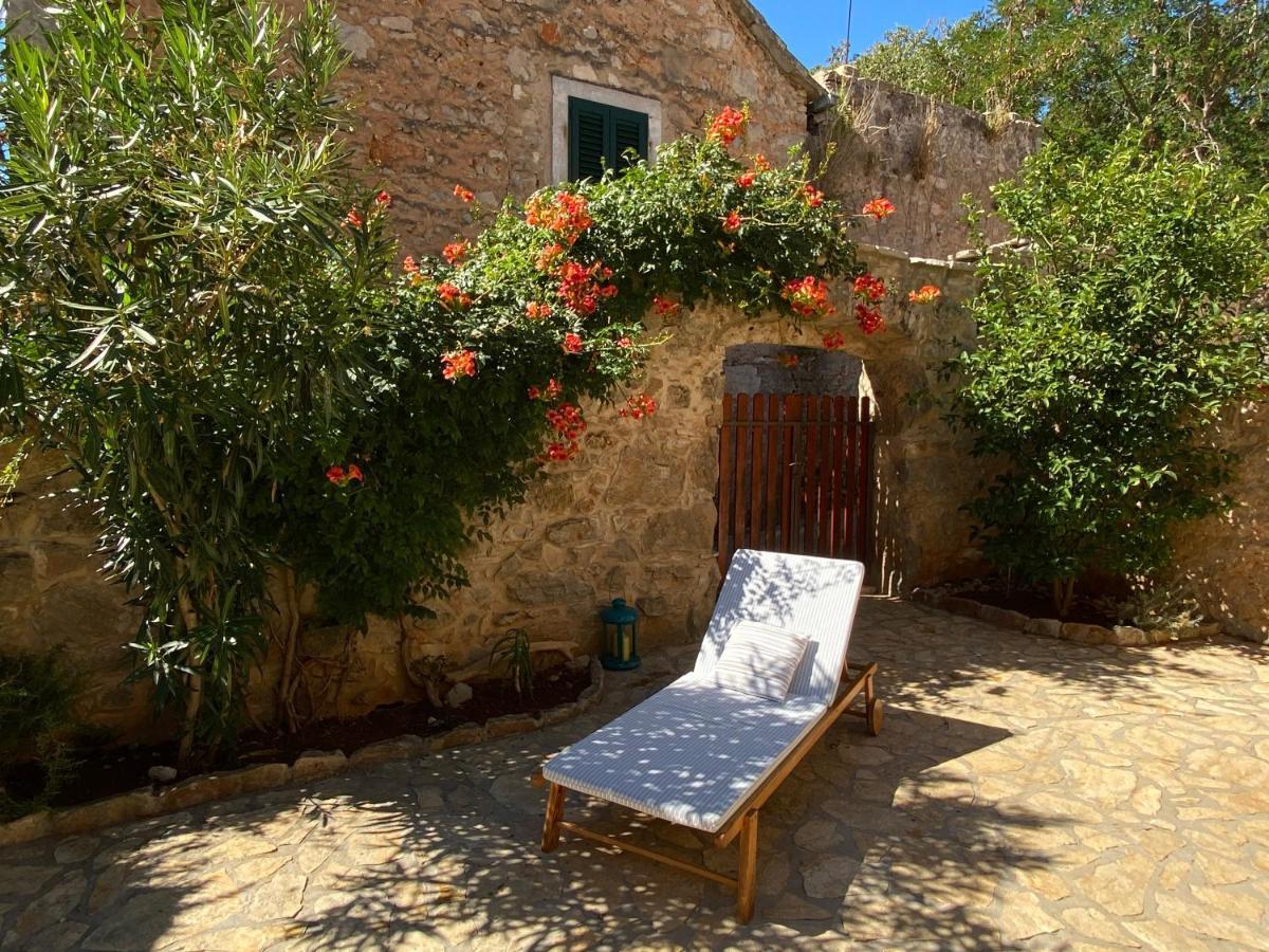 Holiday Home Hauser Vrbanj エクステリア 写真