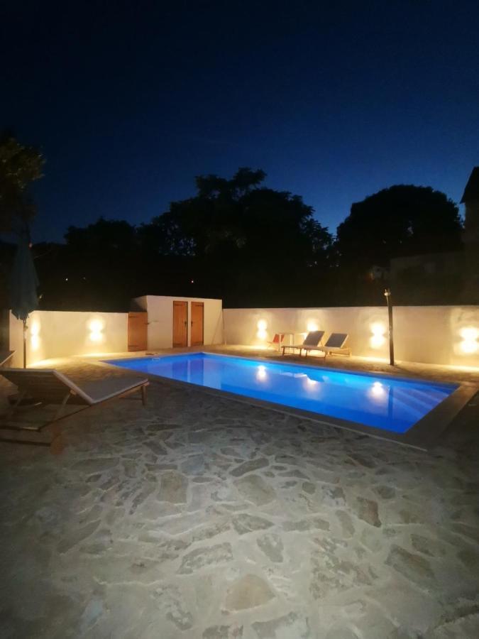 Holiday Home Hauser Vrbanj エクステリア 写真